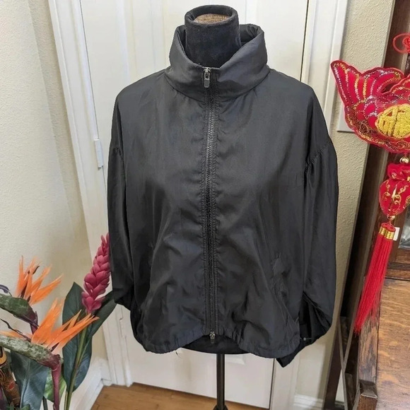 Moving Sale💘 Fabletics Jacket L Black Hooded Nylon Zip Up Long Sleeve Athletic - Picture 5 of 9